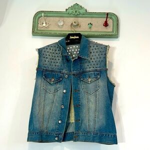 MONO B DENIM VEST FADED WASH STUDDED SPIKE CROSS BACK DENIM VEST one size